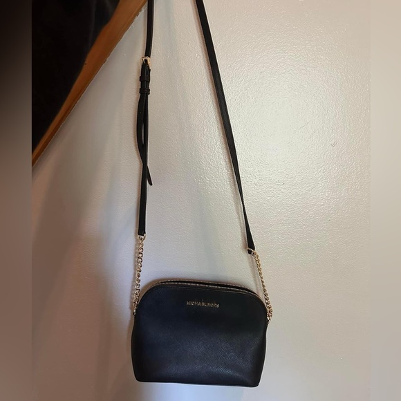 Michael Kors cross body - Picture 1 of 3
